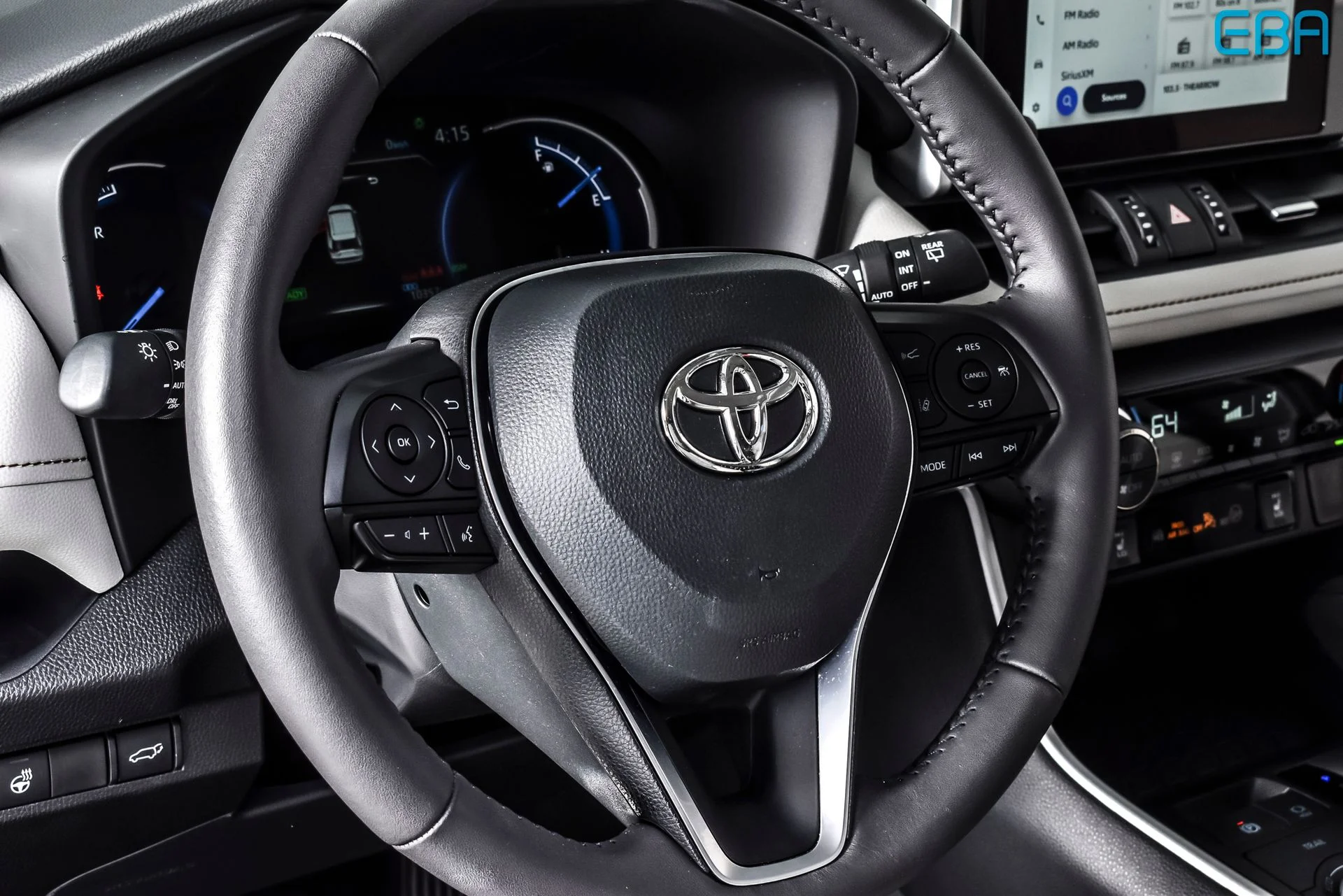 Used 2025 Pearl Toyota XLE Premium image 16