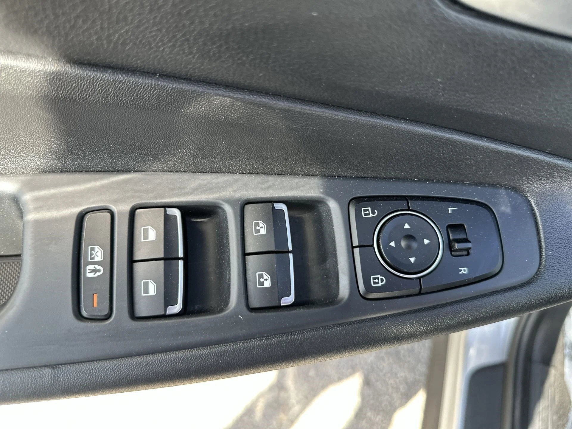 Used 2022 Shimmering Silver Hyundai SEL image 15