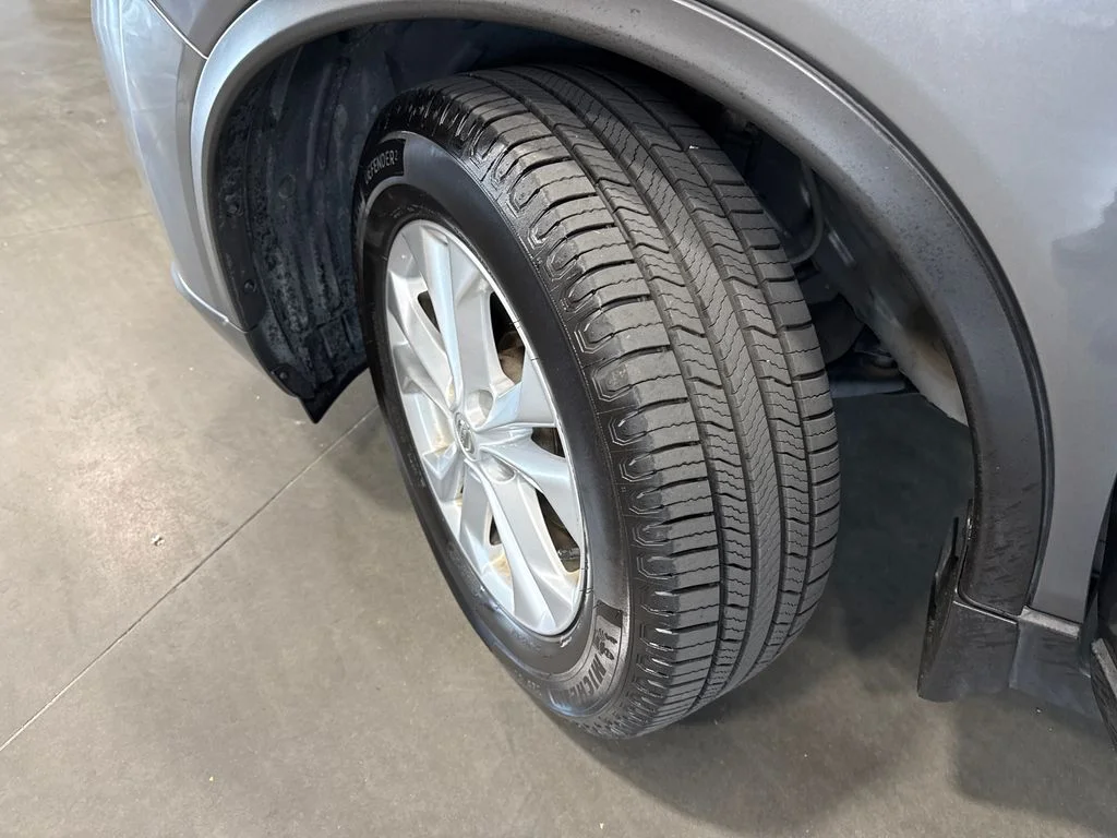 Used 2016 Gray Nissan SV image 17