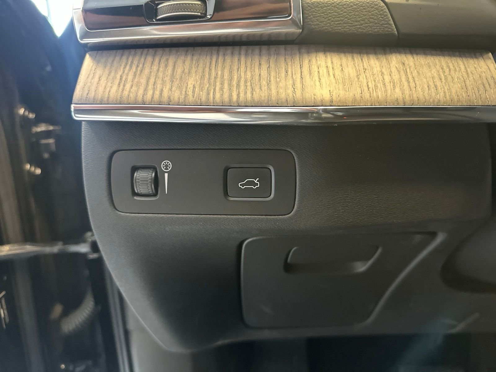 Used 2021  Volvo T6 Inscription image 21