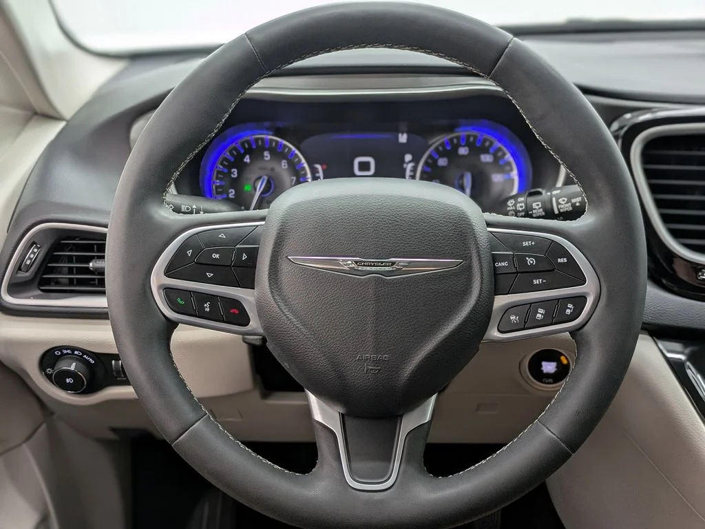Used 2024 White Chrysler Touring L image 33