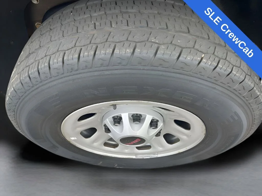 Used 2023 Summit White GMC SLE image 34