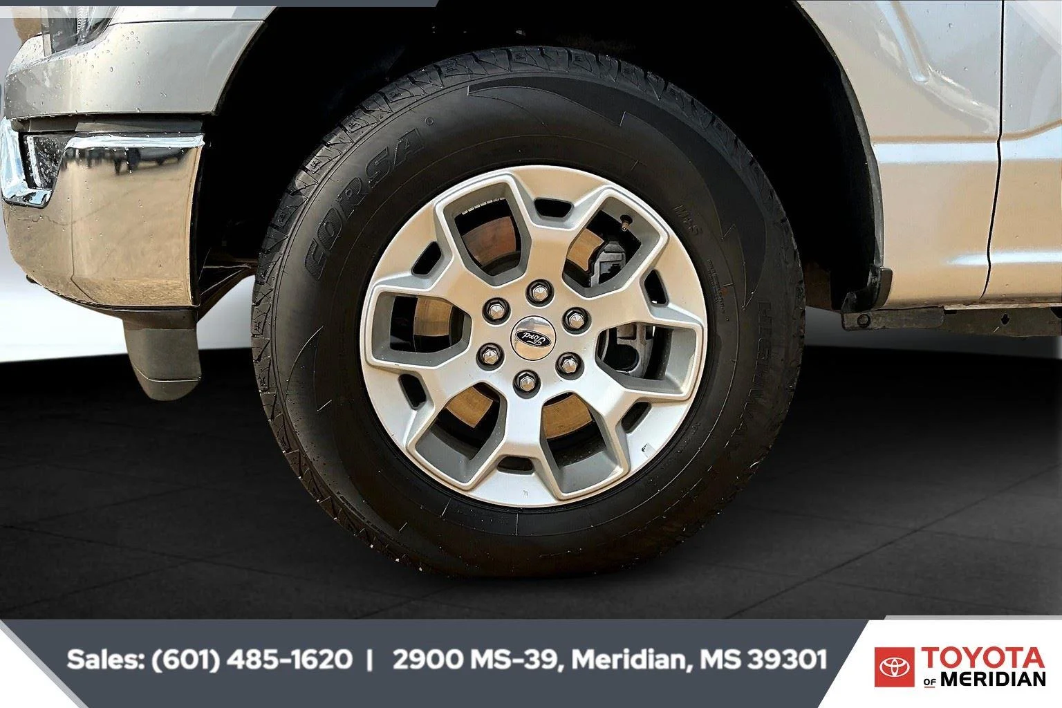 Used 2023 Iconic Silver Ford XLT image 7