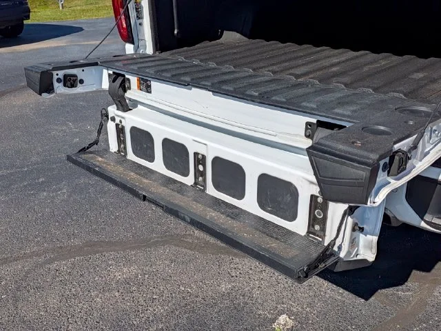 Used 2023 White GMC AT4 image 8