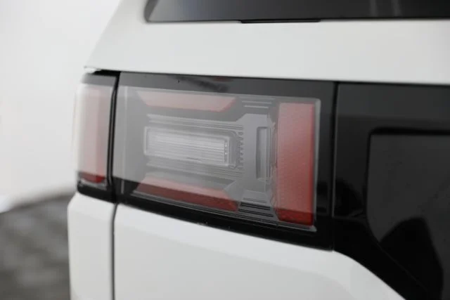 New 2026 Bright White Clear-Coat Exterior Paint Jeep Overland image 31