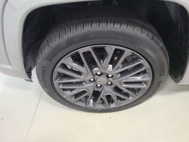 Used 2022 Billet Silver Metallic Clearcoat Jeep High Altitude image 35