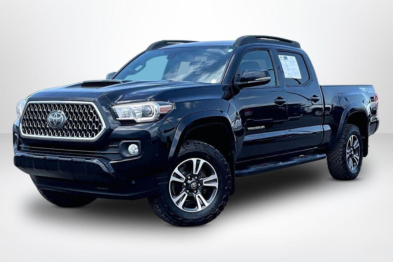 Used 2018 Midnight Black Metallic Toyota SR5 image 3