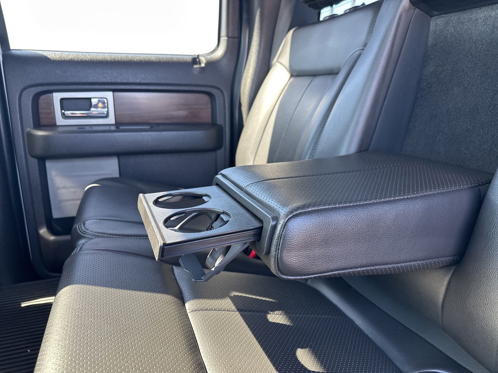 Used 2014 White Ford Lariat image 25