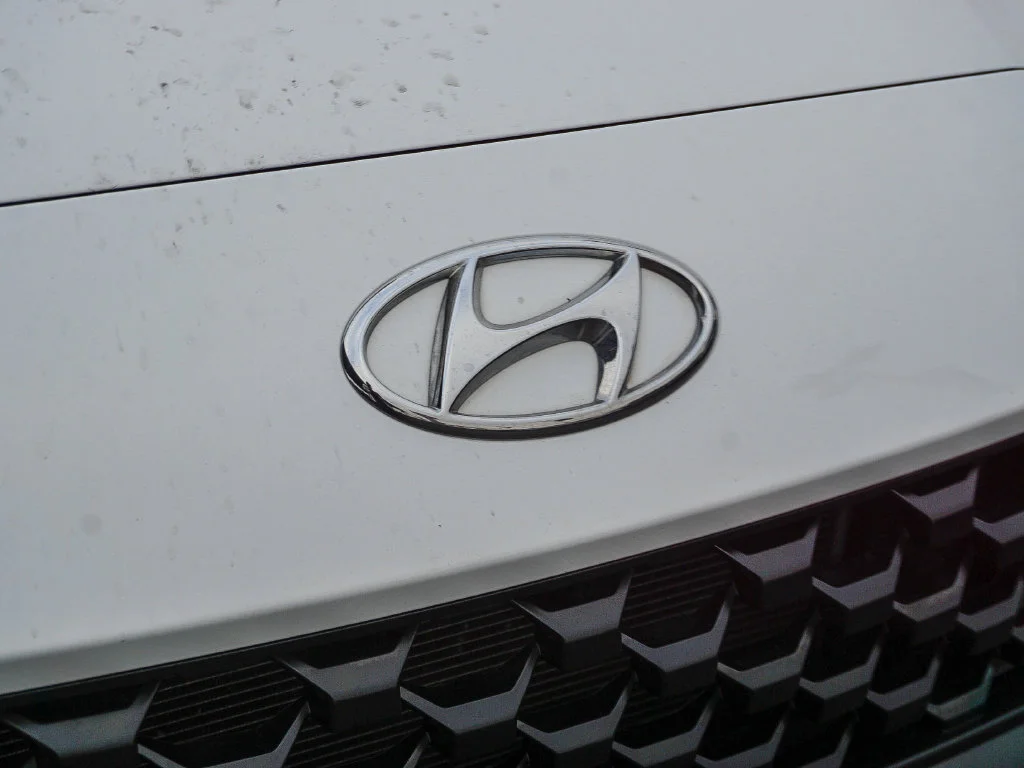 Used 2023 White Hyundai SEL image 12