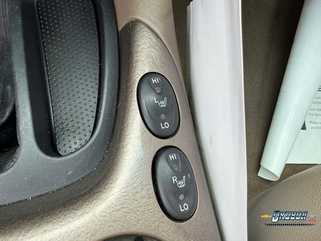 Used 2004  Toyota Limited image 14