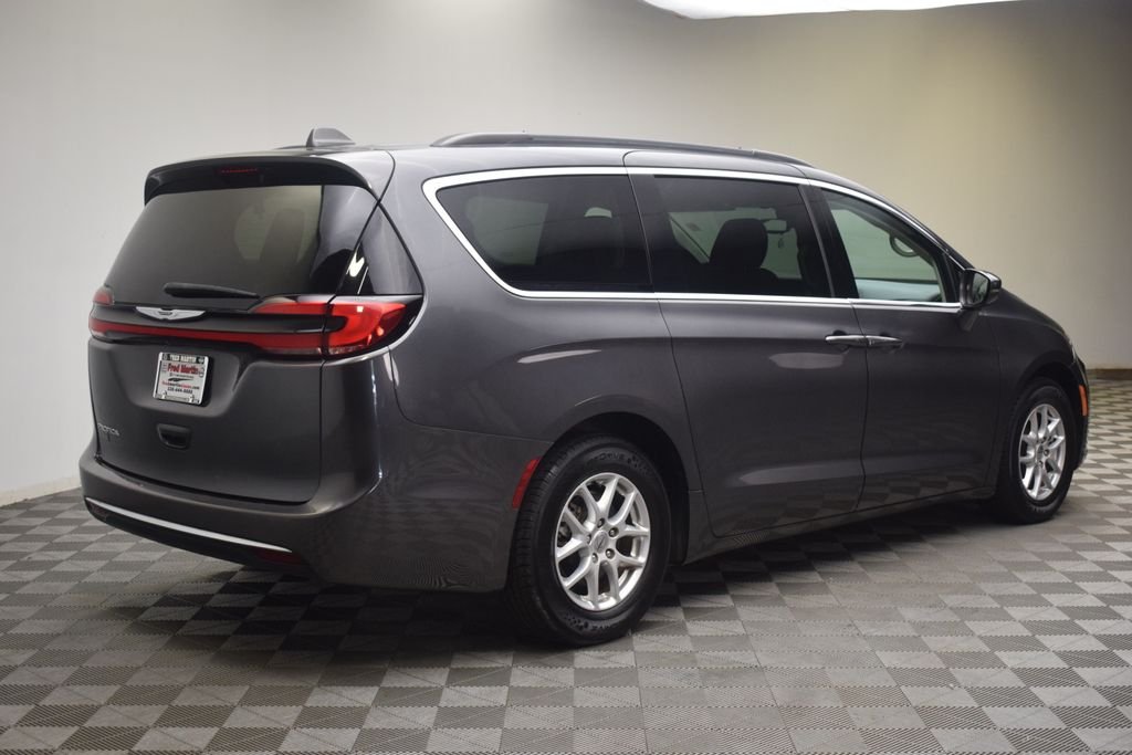 Used 2022 Gray Chrysler Touring L image 5