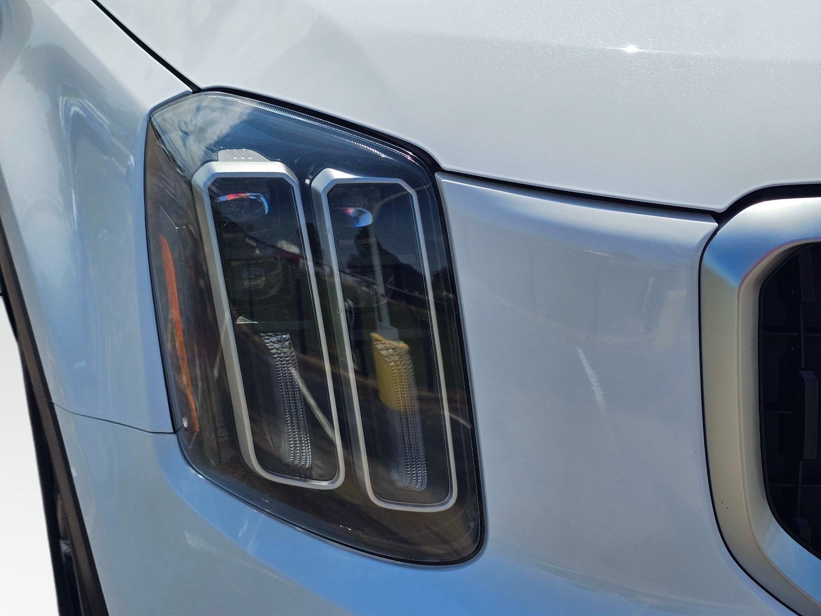 Used 2023 Glacial White Pearl Kia EX image 5