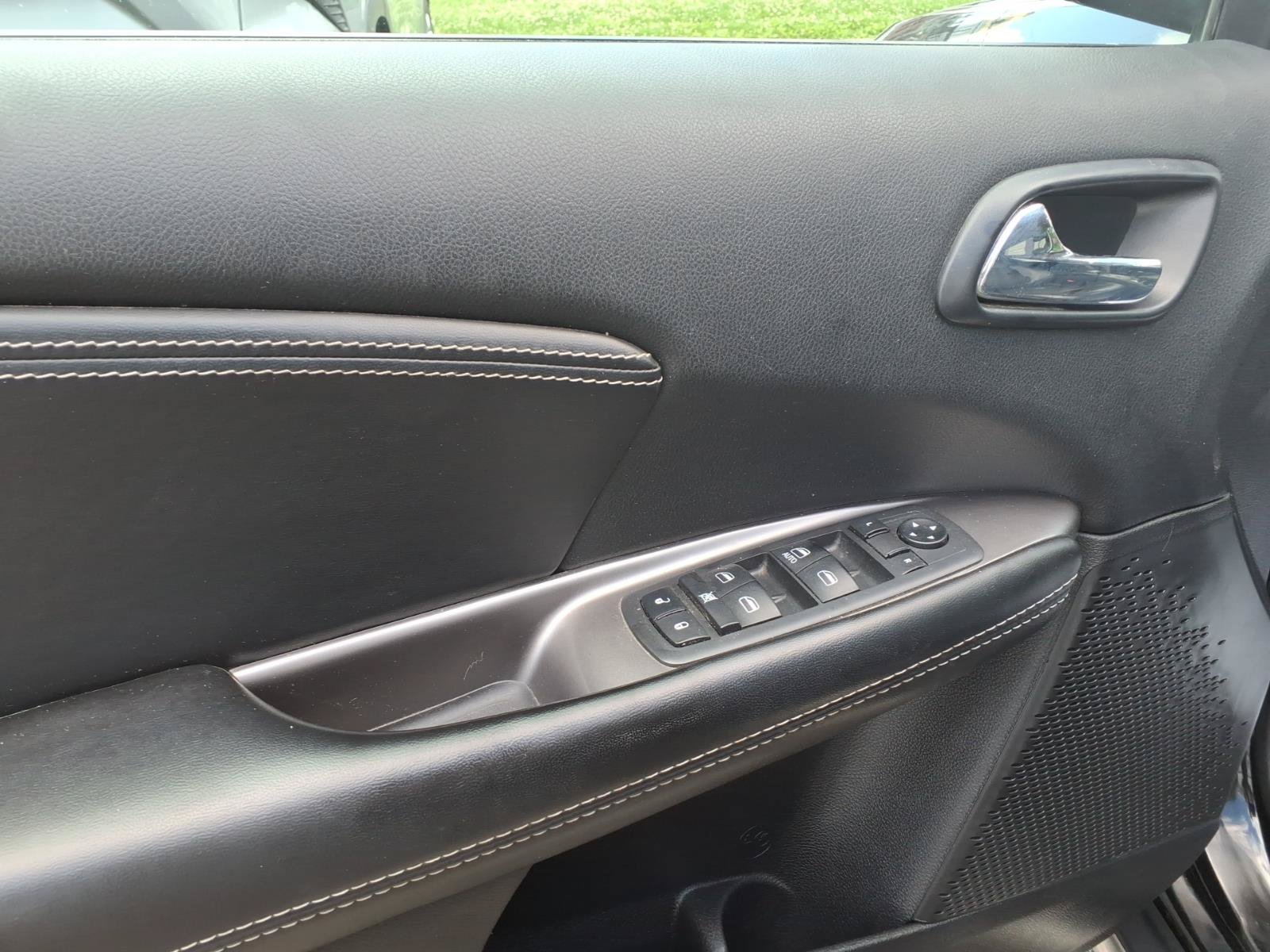 Used 2019 Pitch Black Clearcoat Dodge Crossroad image 12