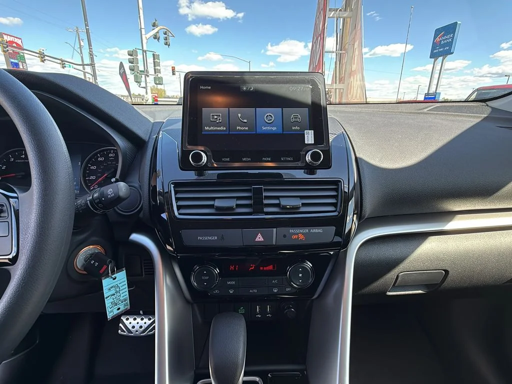 New 2026 Labrador Black Pearl Mitsubishi ES image 17