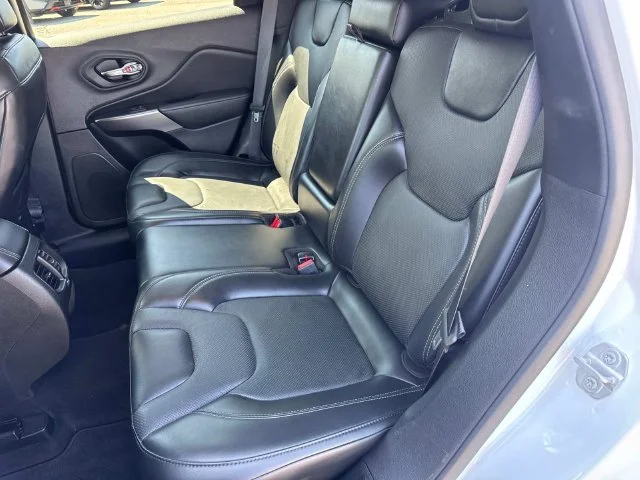 Used 2021 White Jeep Latitude Lux image 16