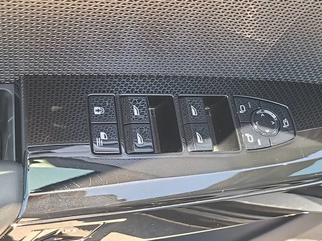 Used 2023 Black BMW 740i image 17
