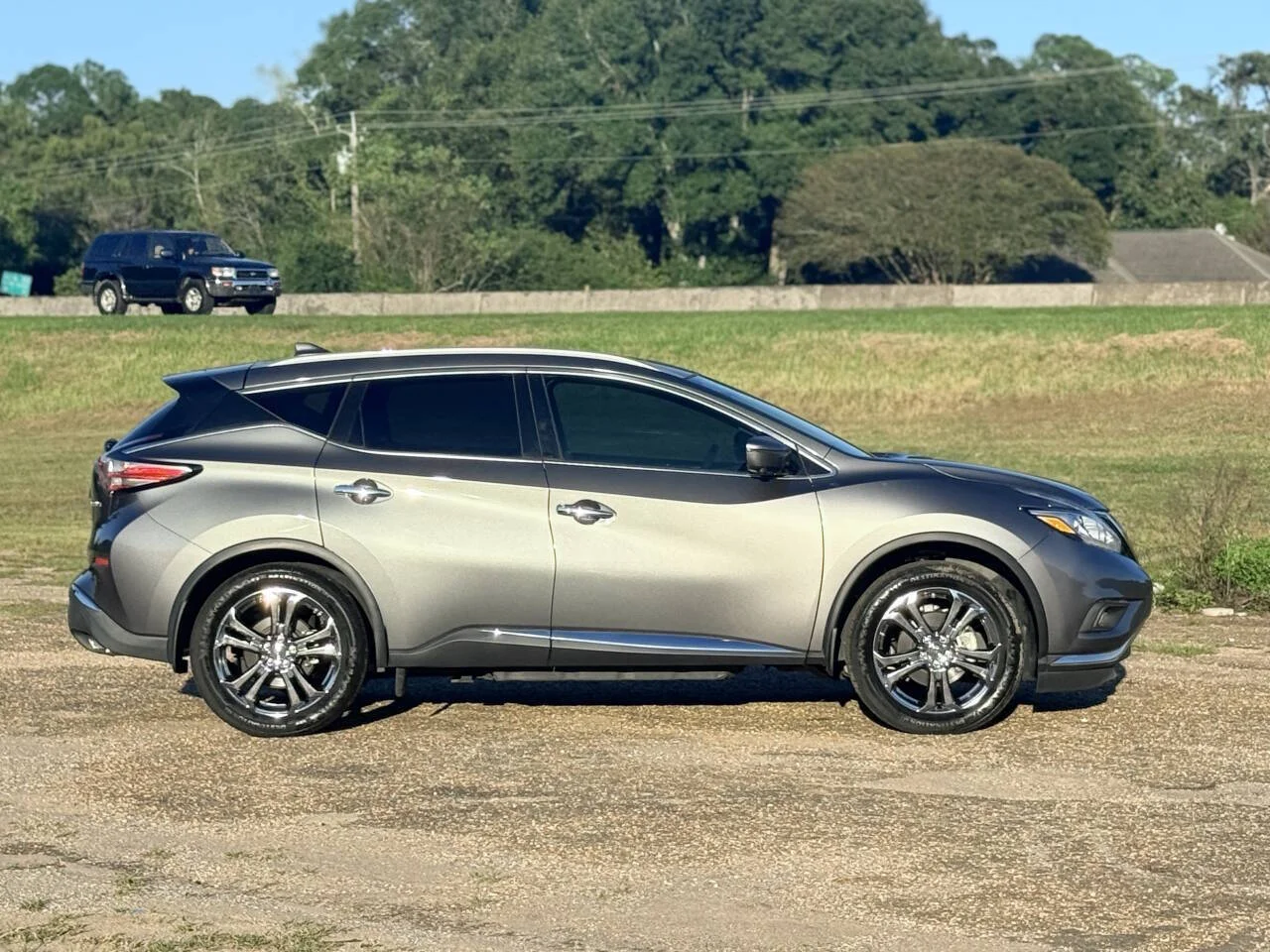 Used 2017 Gray Nissan Platinum 4dr SUV image 6