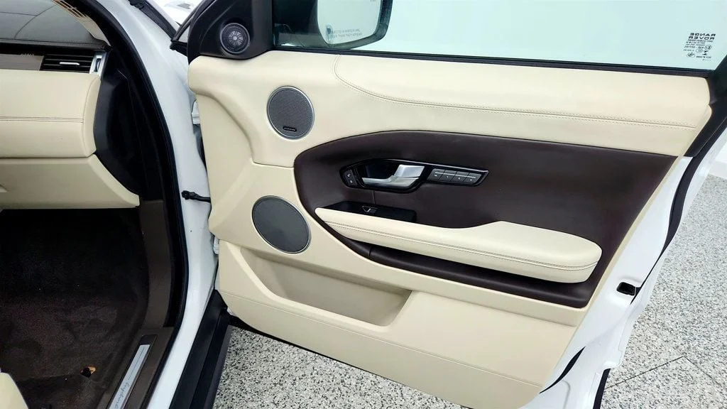 Used 2016 Fuji White Land Rover 5dr Hatchback Autobiography w/ Ebony Headliner image 28