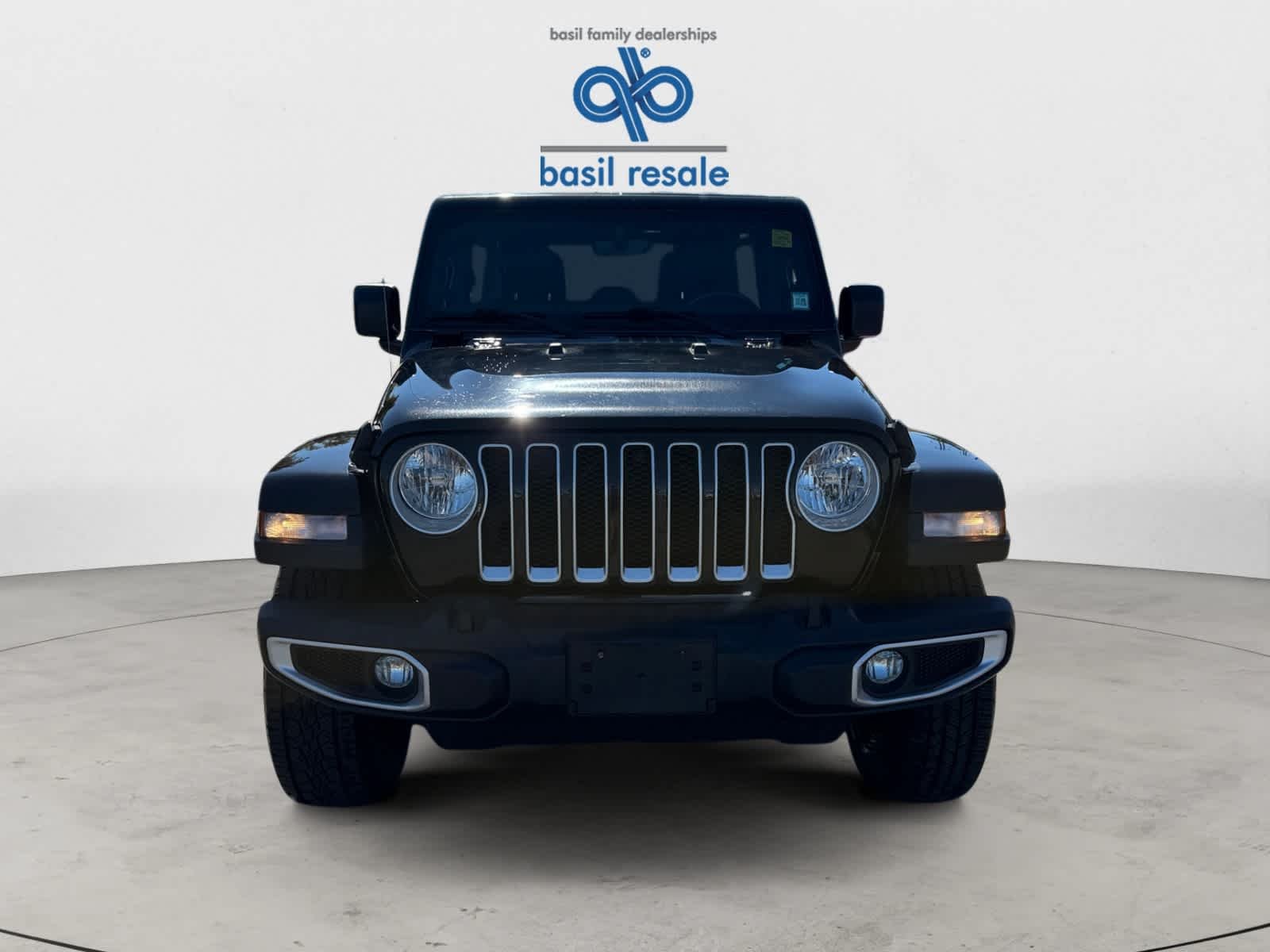 Used 2019 Black Jeep Sahara image 10