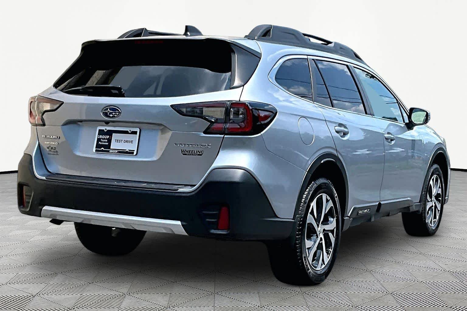 Used 2022 Ice Silver Metallic Subaru Limited image 13