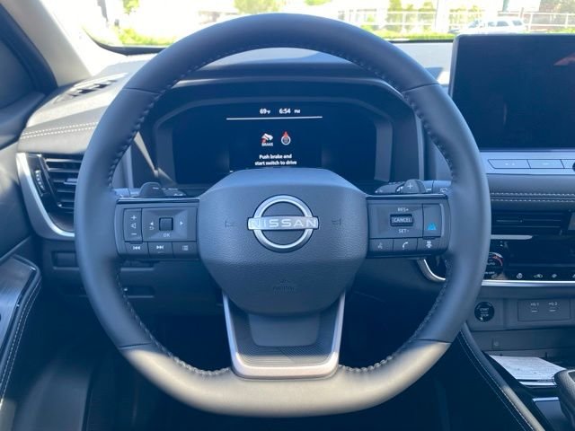 New 2026 Champagne Silver Metallic / Super Black Two-tone Nissan Platinum image 30