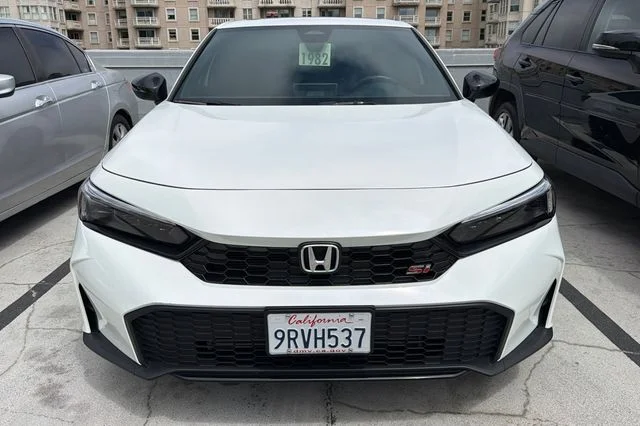 Certified Used 2025 Platinum White Pearl Honda  image 3