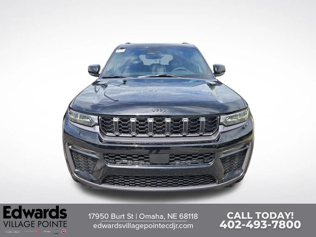 New 2026 Diamond Black Crystal Pearlcoat Jeep Limited image 8