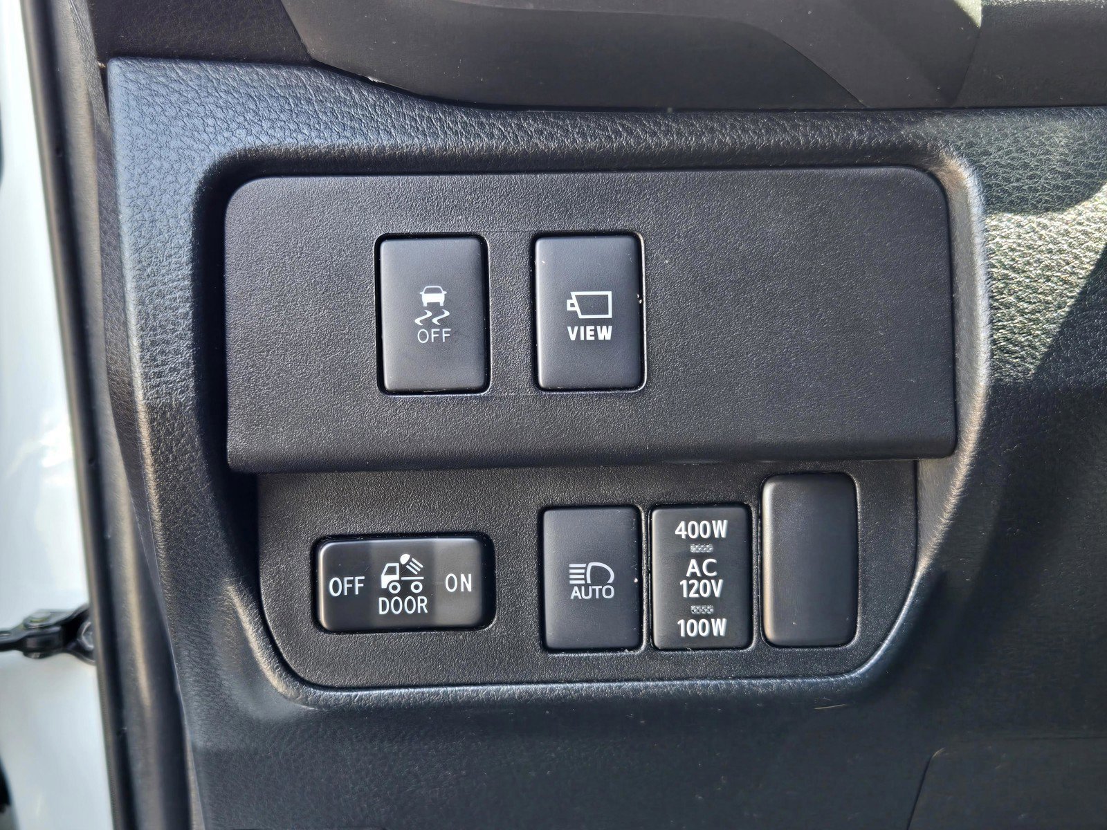 Certified Used 2020 White Toyota  image 22