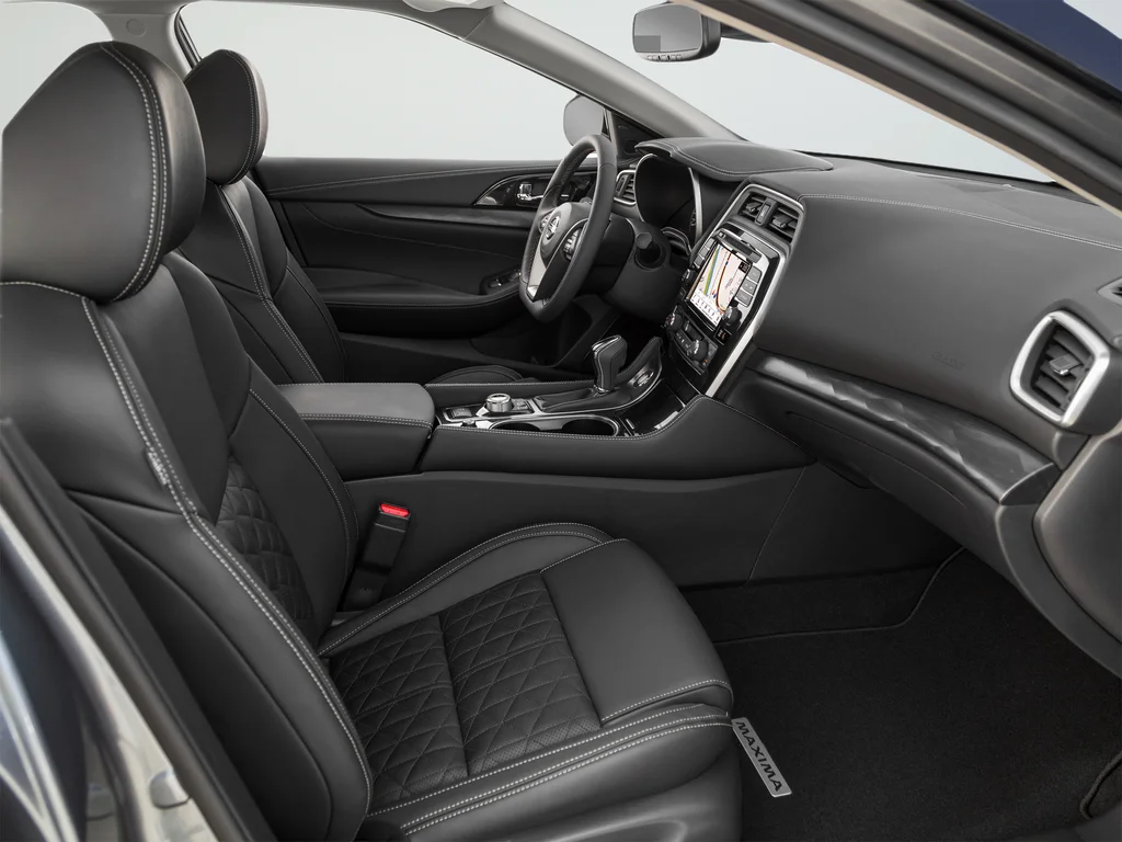Used 2022 Gray Nissan Platinum image 25