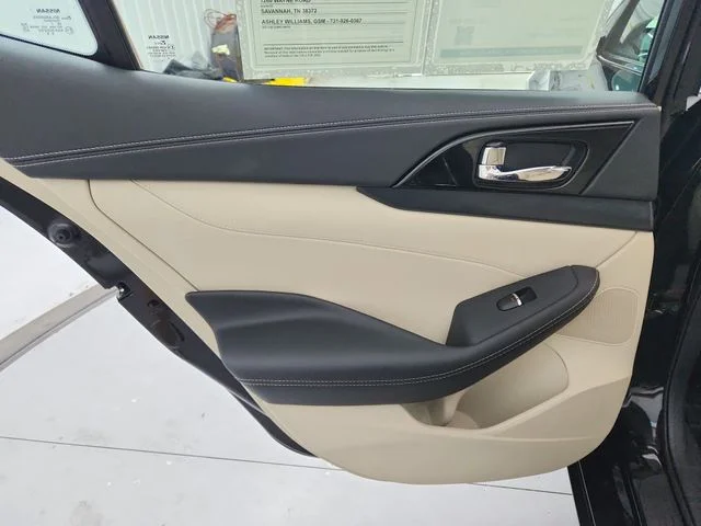 Used 2022 Black Nissan Platinum image 37