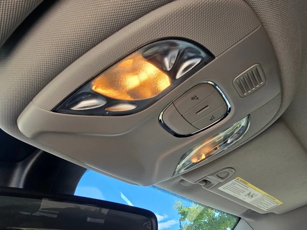 Used 2022 Bright White Clearcoat Jeep Latitude image 23