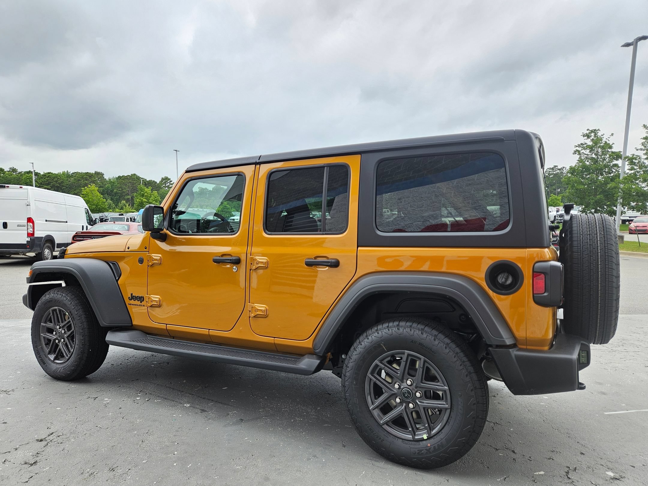 New 2026 Goldilocks Exterior Paint Jeep Sport S image 5