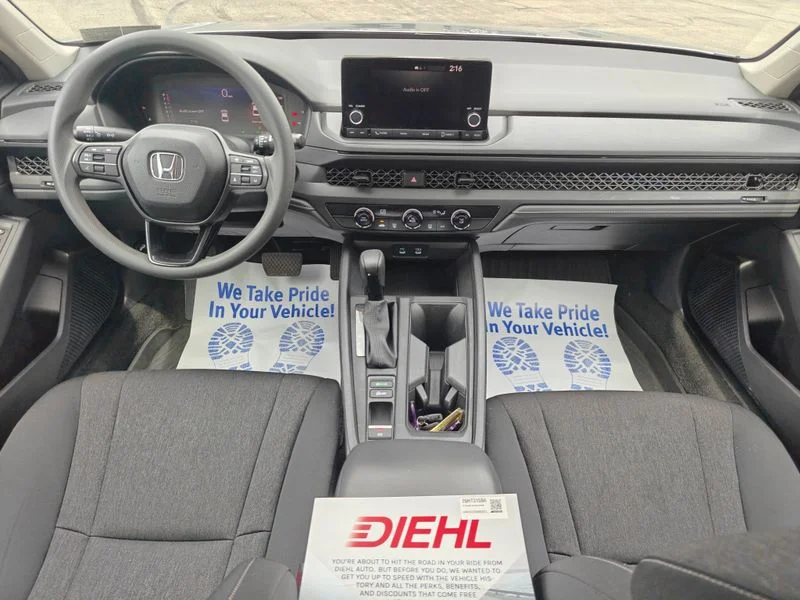 Used 2025  Honda LX image 20