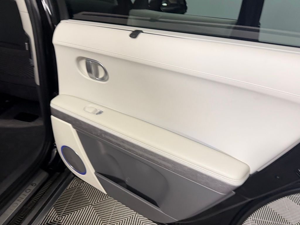 Used 2024 Abyss Black Hyundai Limited image 30