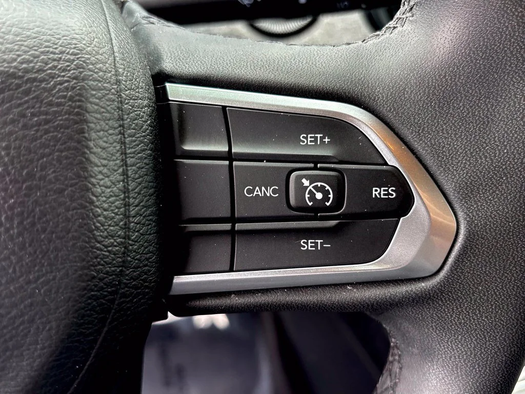 Used 2024 Diamond Black Jeep Latitude image 18