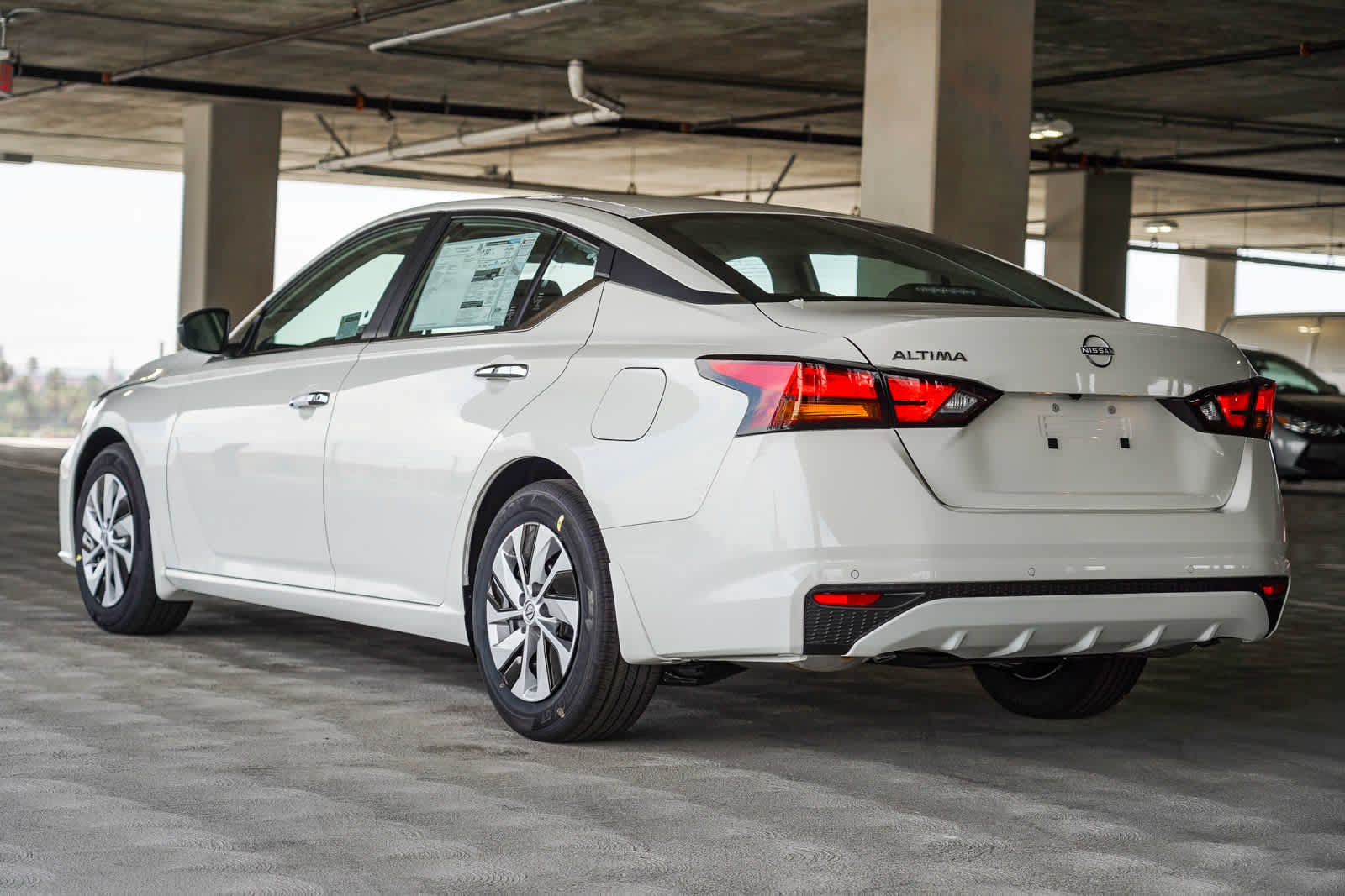 New 2025 Glacier White Nissan S image 7