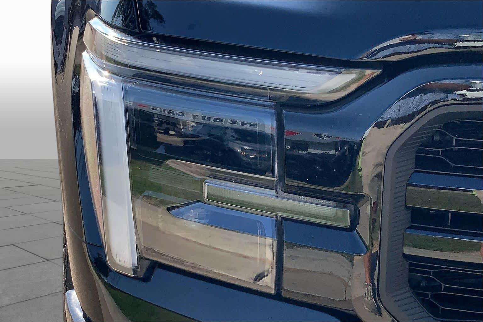 Used 2025 Agate Black Metallic Ford LARIAT image 28