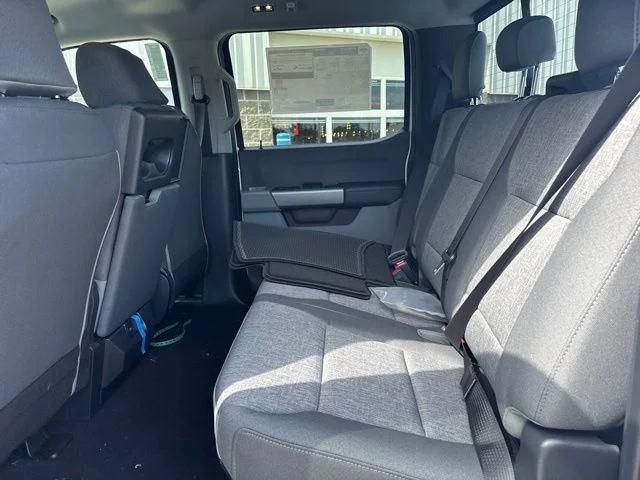 New 2026 Oxford White Ford F-350® XL image 31