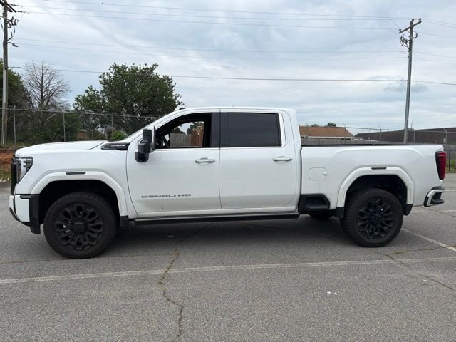 Used 2025 White GMC Denali Ultimate image 5