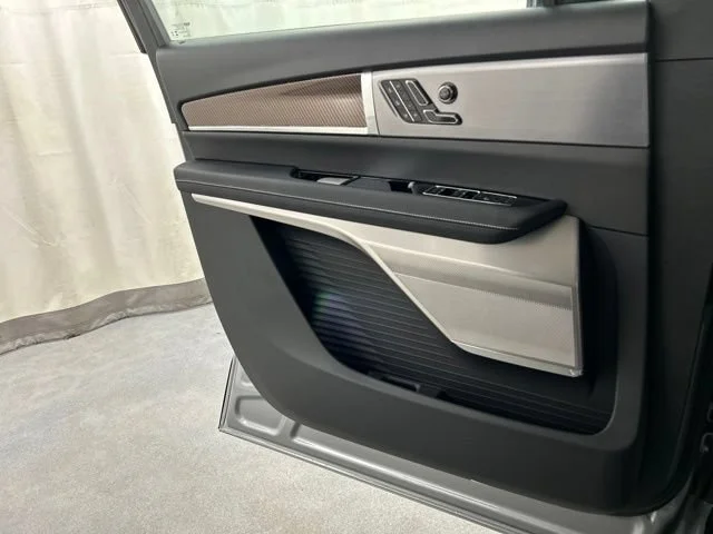 2027 Cadillac VISTIQ Luxury - Photo 20