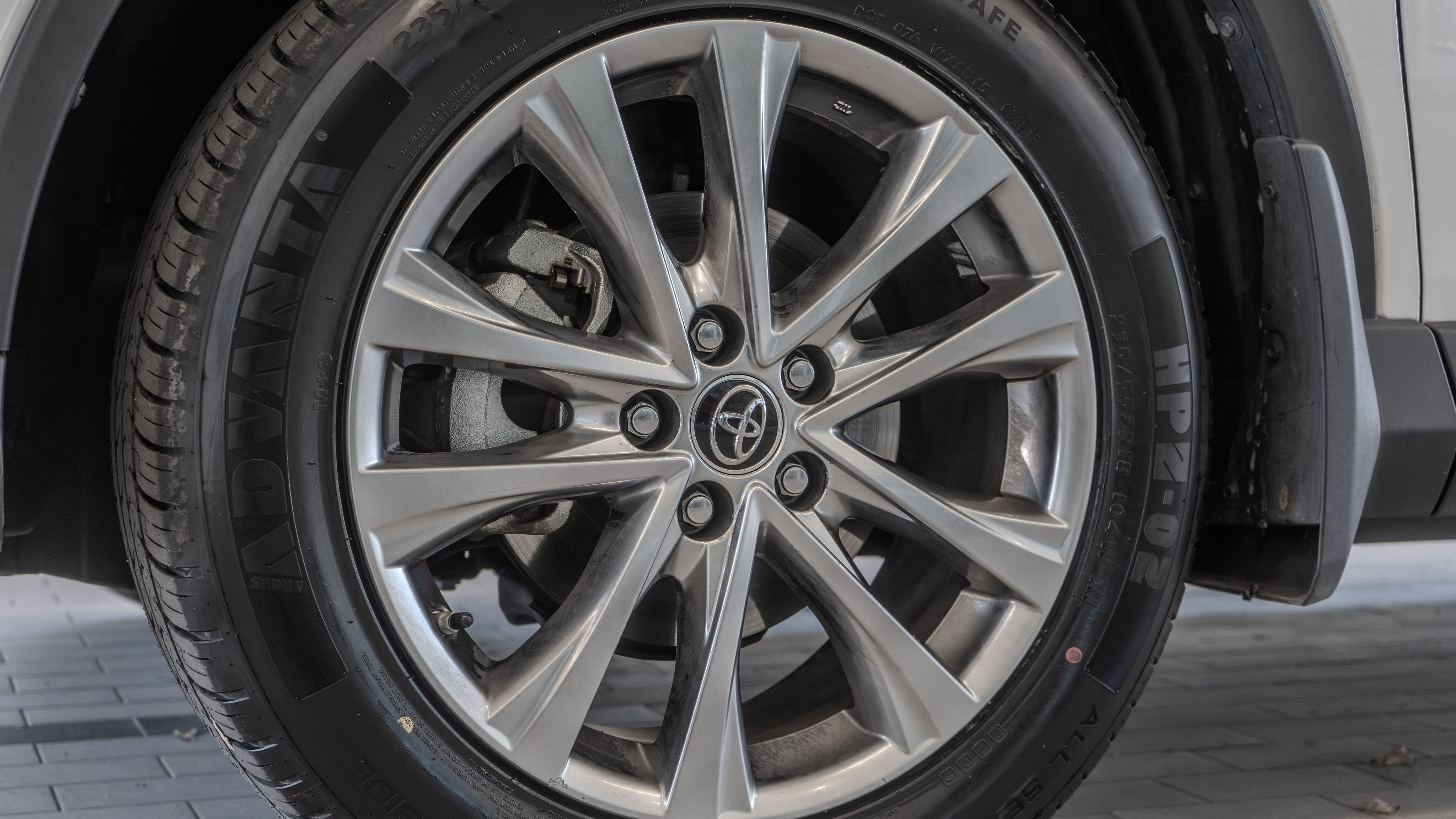 Used 2018 Blizzard Pearl Toyota Limited image 31