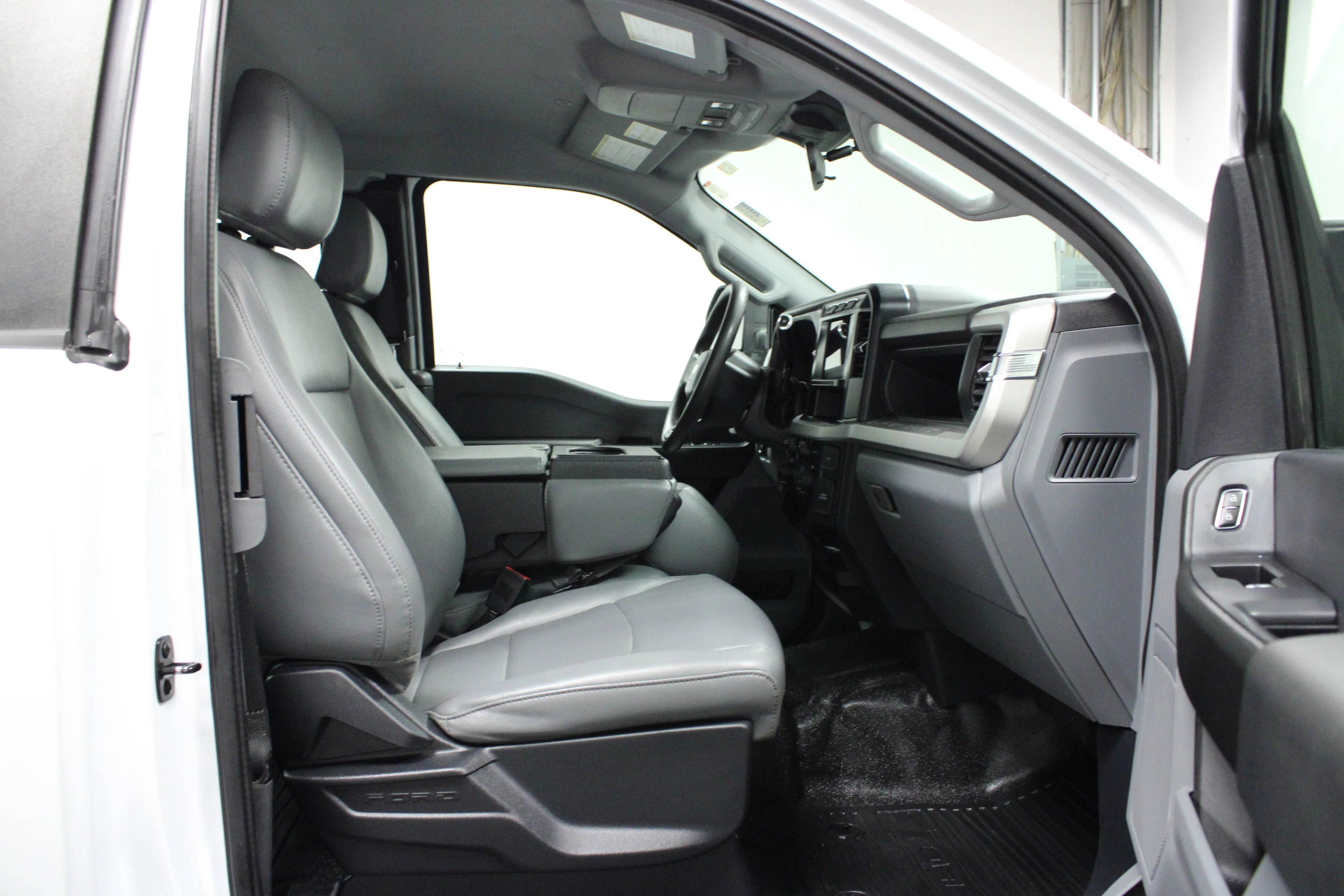 Used 2024 Oxford White Ford XL image 16