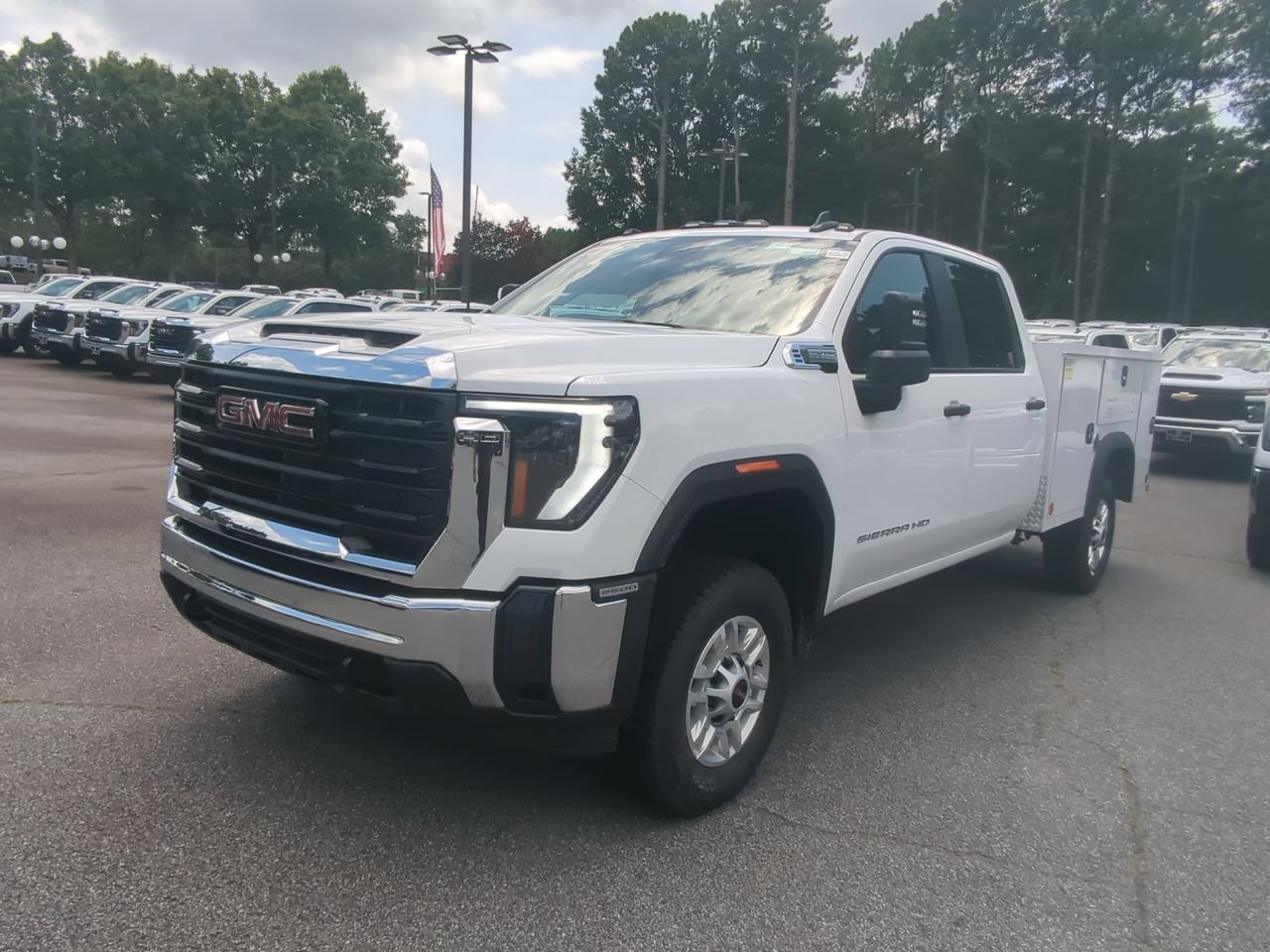 New 2026 Summit White GMC Pro image 4