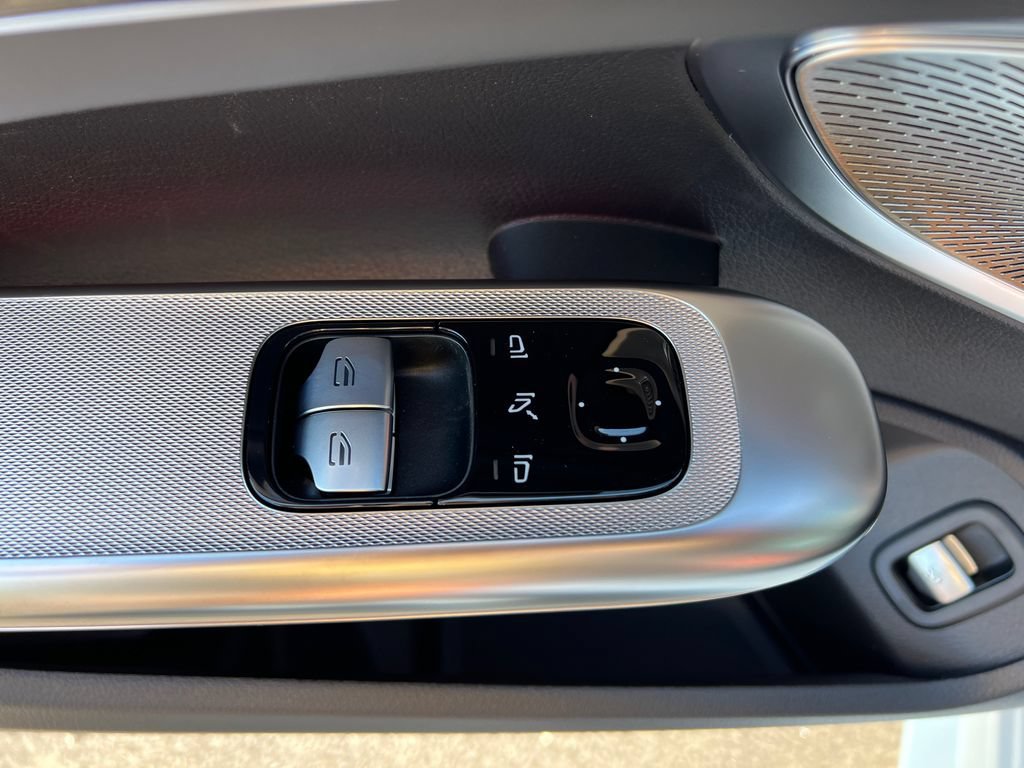 New 2026 MANUFAKTUR Moonlight White Metallic Mercedes-Benz AMG® CLE 53 4MATIC+ Coupe image 47