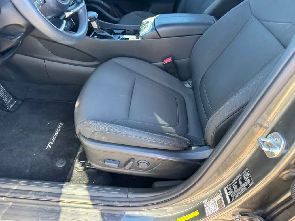 Used 2022 Gray Hyundai SEL image 8