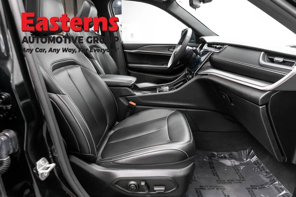 Used 2024 Black Jeep 4xe image 27