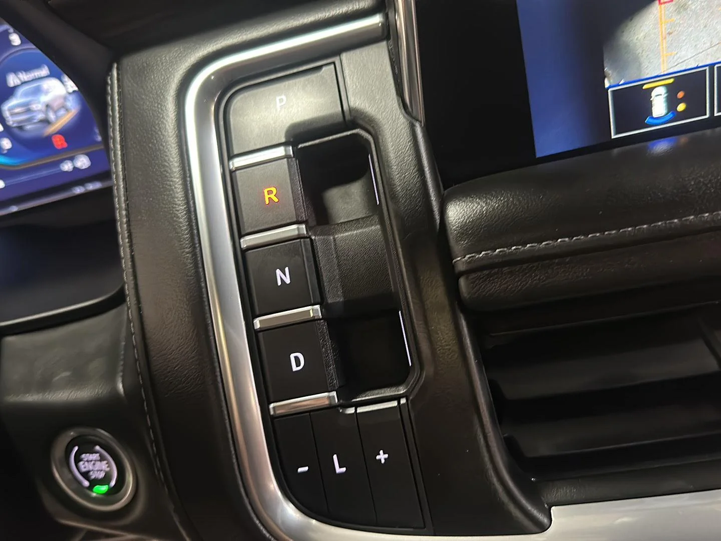 Used 2022 Black Chevrolet Z71 image 21