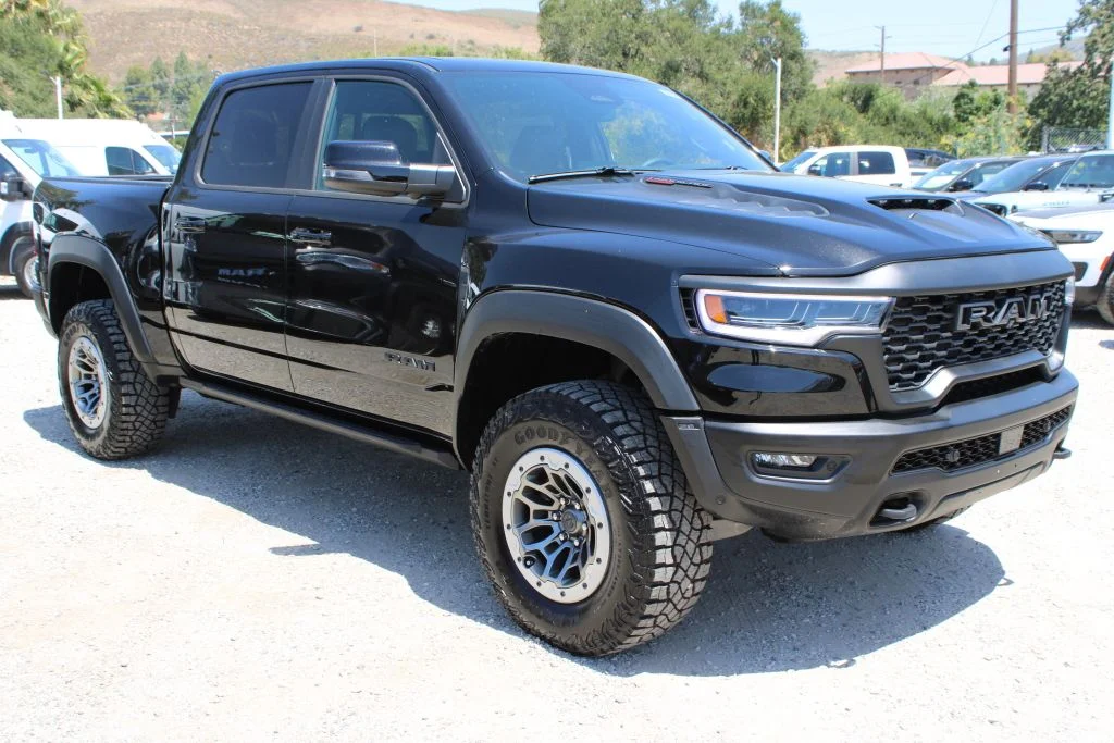 New 2026 Diamond Black Crystal Pearl-Coat Exterior Paint Ram RHO image 3