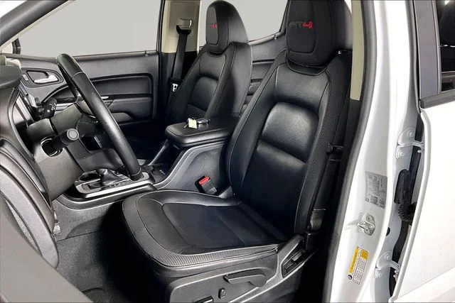 Used 2022 White GMC AT4 w/Leather image 21