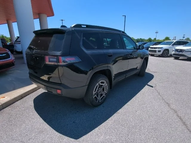New 2026 Diamond Black Crystal Pearl-Coat Exterior Paint Jeep Laredo image 30